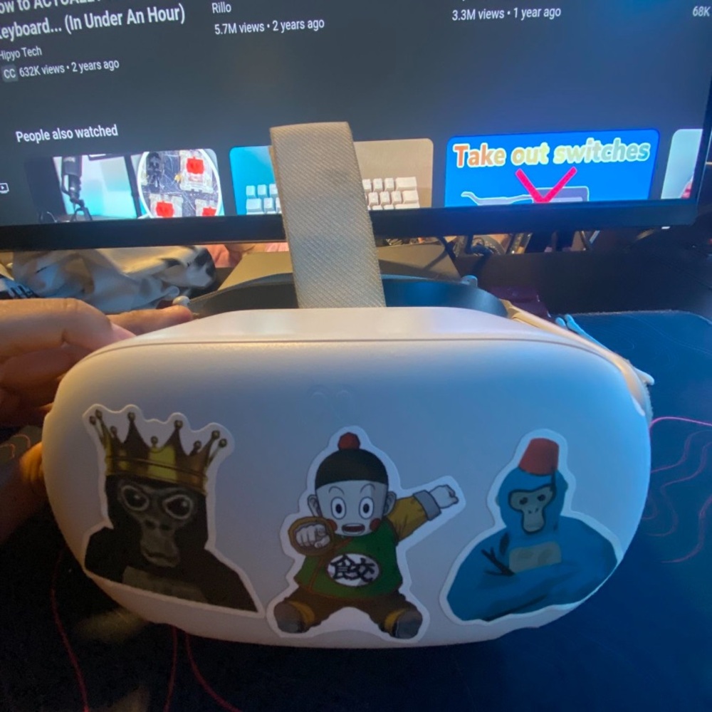 Advanced VR Headset with Controllers - White - Picture 6 of 6